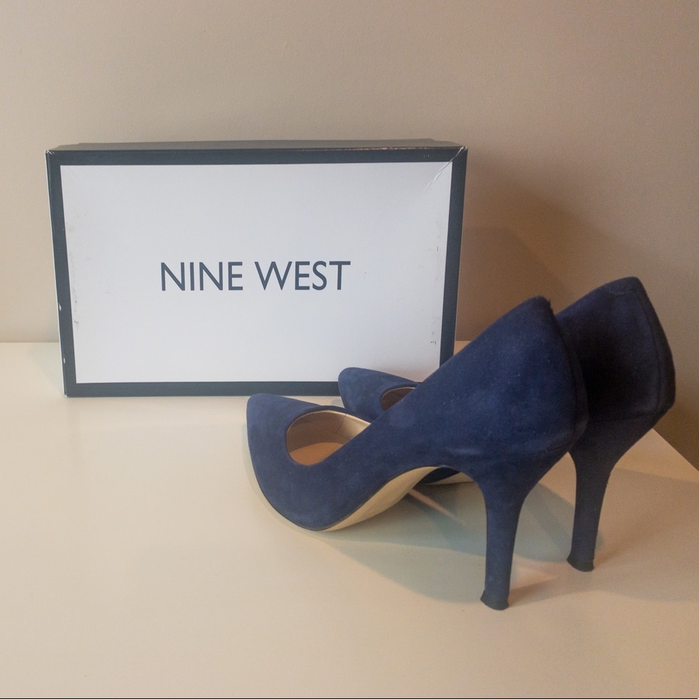 Navy blue suede heels 👠
